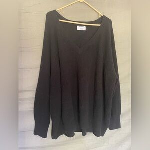 Old Navy Black V-Neck Sweater